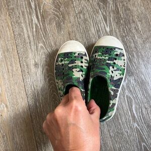 Camouflage NATIVE Jefferson water shoes slides green c9 toddler 9T